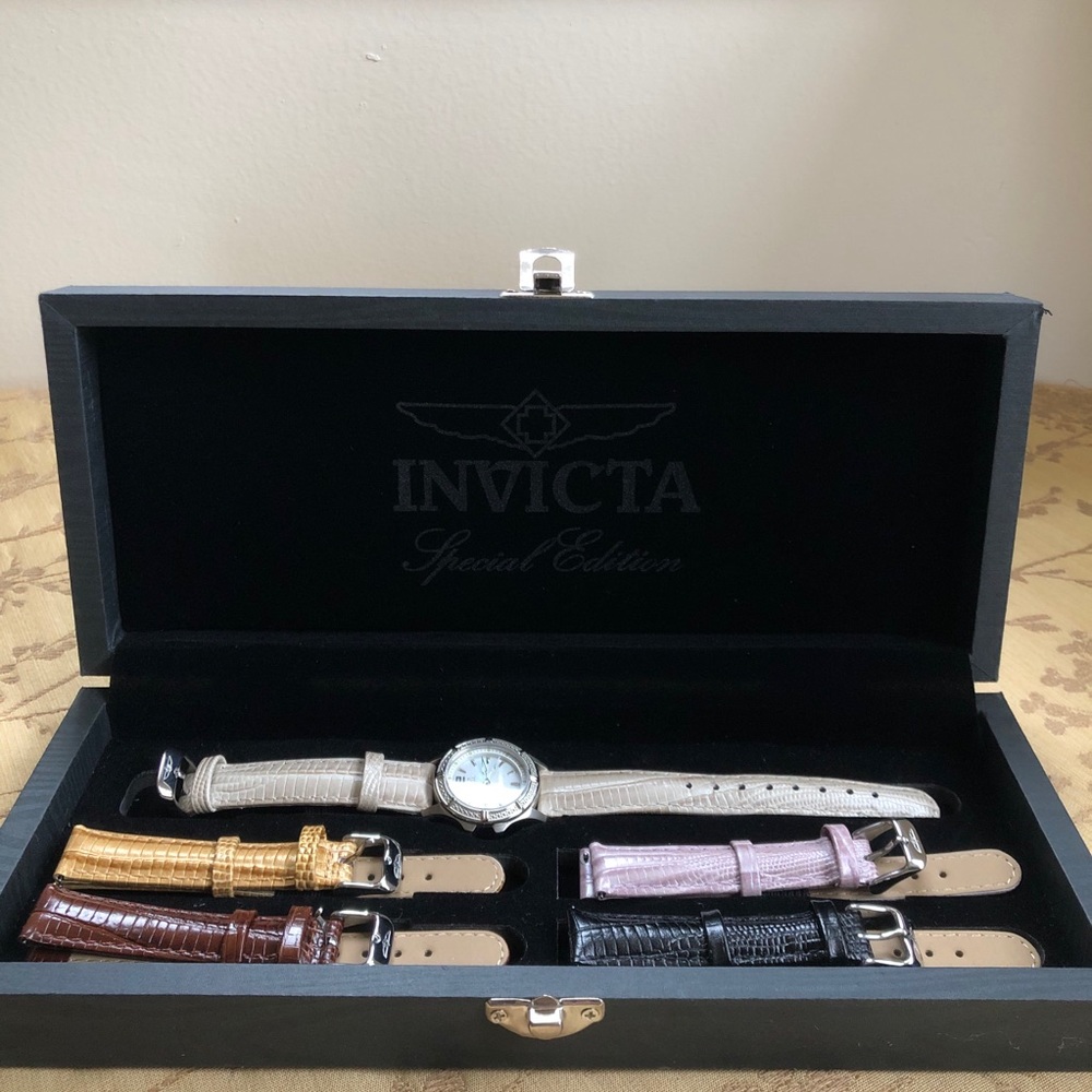 NWT Invicta Special Edition watch set